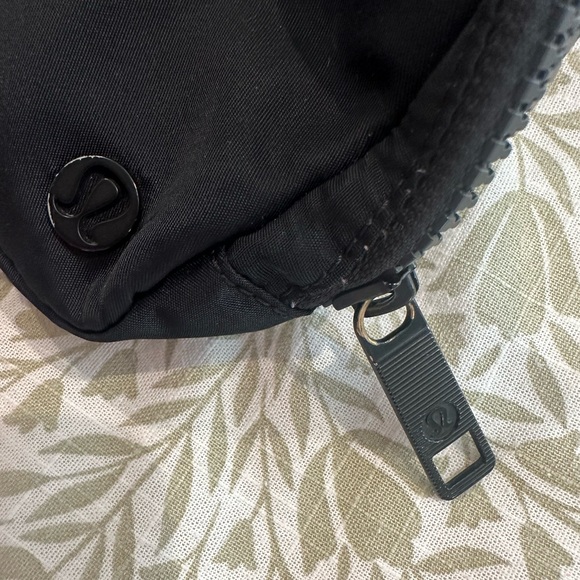 Lululemon Black Belt Bag - Picture 4 of 5